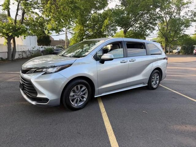 2022 Toyota Sienna LE for sale in Huntington Station, NY