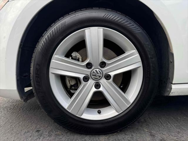 2017 Volkswagen Golf TSI Wolfsburg Edition 4-Door