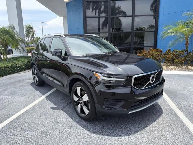 2020 Volvo XC40 T5 Momentum