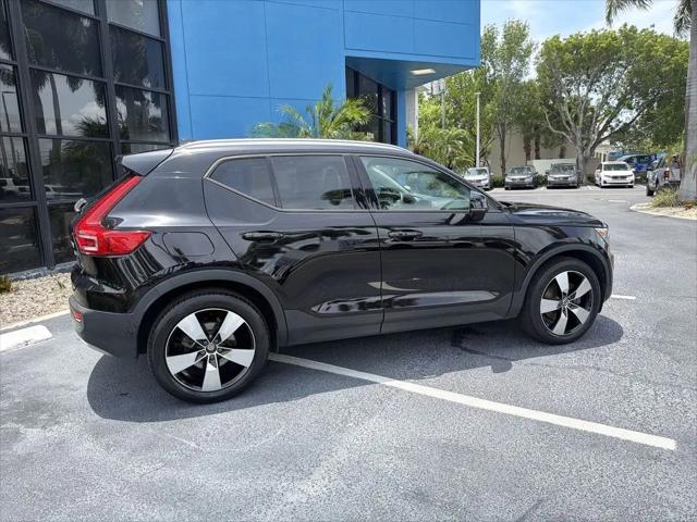 2020 Volvo XC40 T5 Momentum