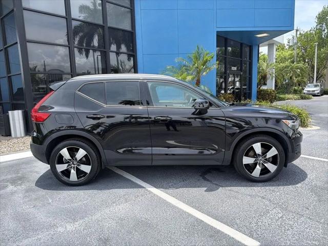2020 Volvo XC40 T5 Momentum