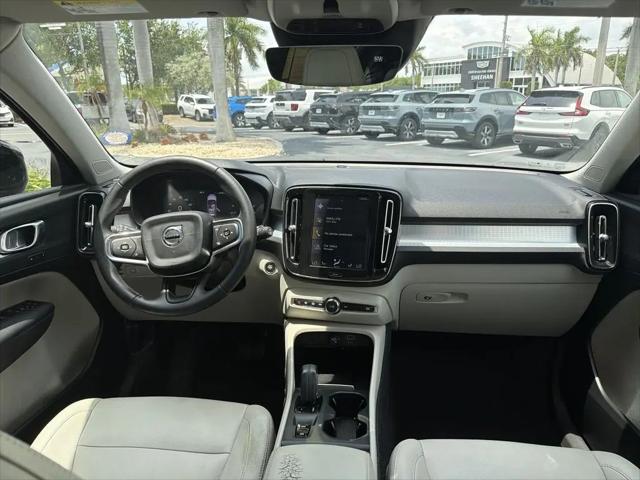 2020 Volvo XC40 T5 Momentum