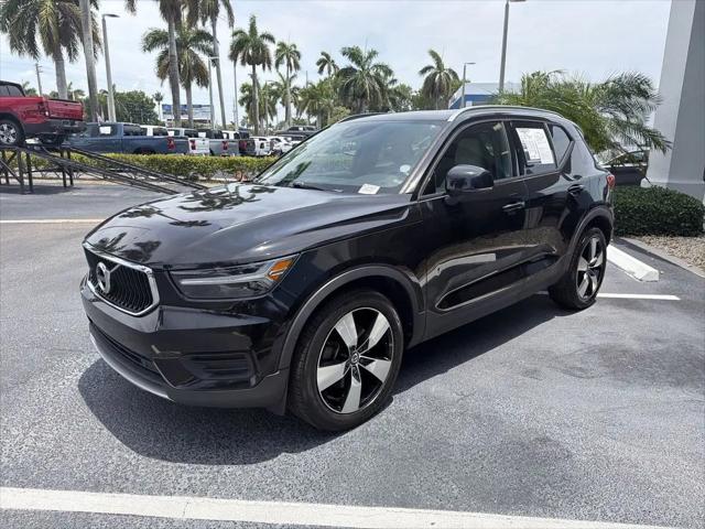 2020 Volvo XC40 T5 Momentum