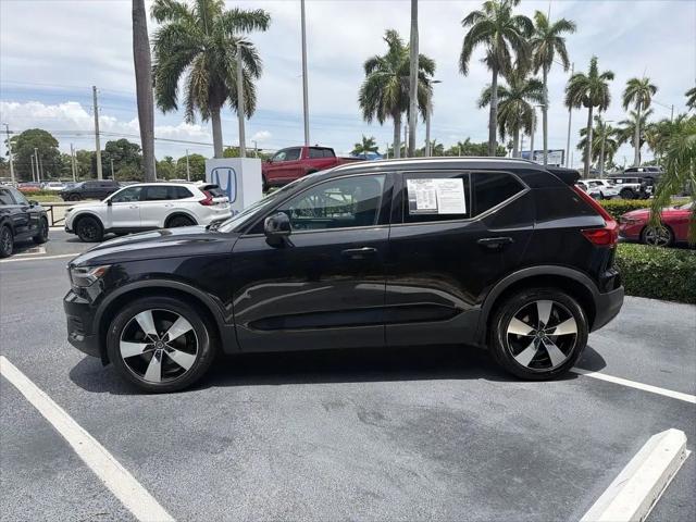 2020 Volvo XC40 T5 Momentum
