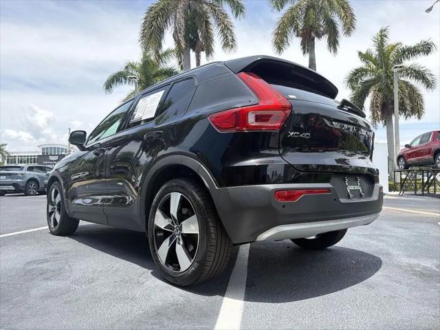 2020 Volvo XC40 T5 Momentum