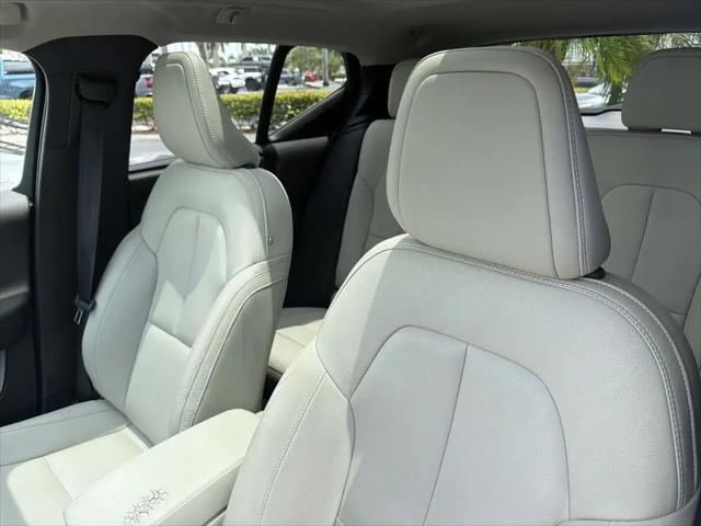 2020 Volvo XC40 T5 Momentum