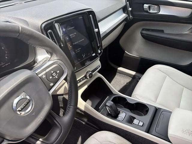 2020 Volvo XC40 T5 Momentum