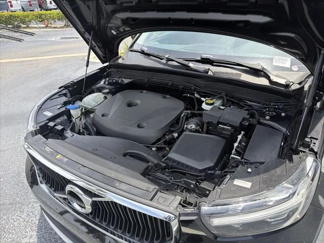 2020 Volvo XC40 T5 Momentum