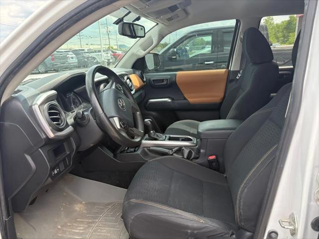 2017 Toyota Tacoma SR5 V6 2017 Toyota Tacoma SR5 V6