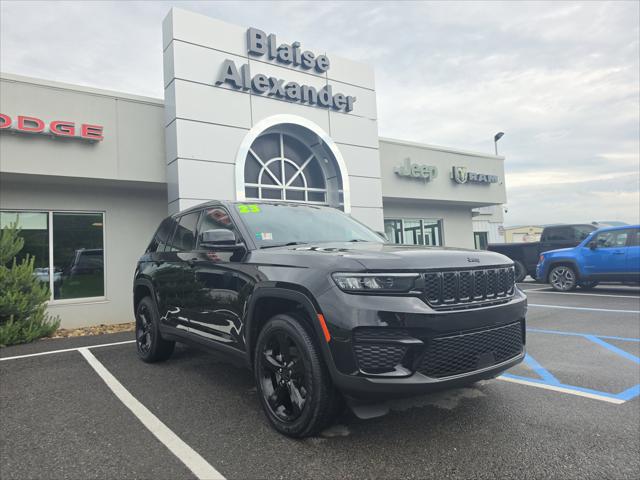 2023 Jeep Grand Cherokee Altitude 4x4 2023 Jeep Grand Cherokee Altitude 4x4