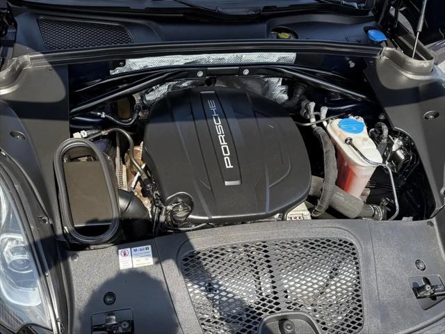 2017 Porsche Macan Macan