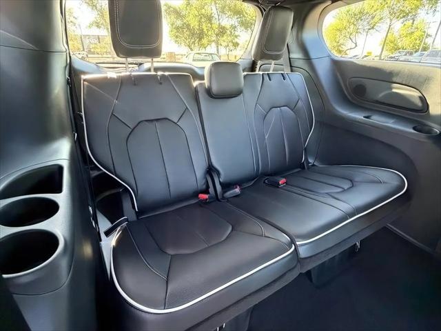 2027 Chrysler Pacifica Limited