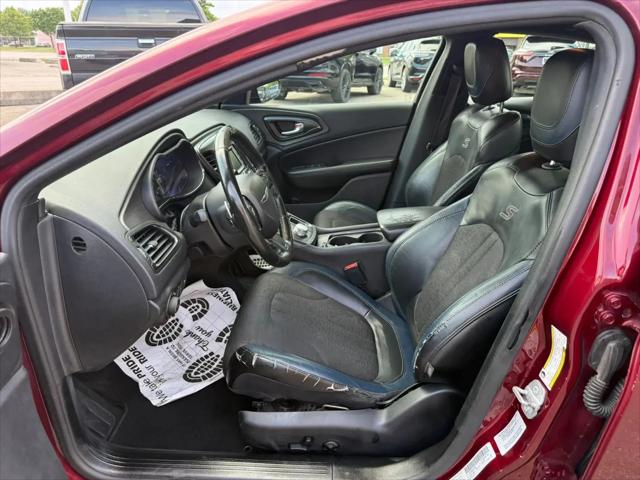 2016 Chrysler 200 S