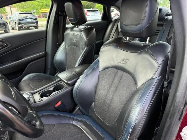 2016 Chrysler 200 S