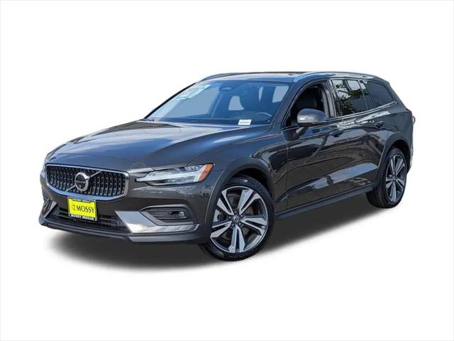 2025 Volvo V60 Cross Country Plus, B5 AWD Gas (mild hybrid) for sale in San Diego, CA