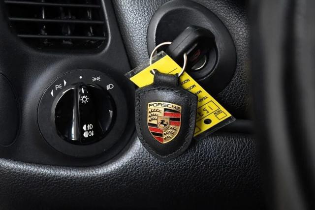 2000 Porsche 911 Carrera