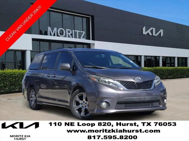 2017 Toyota Sienna SE 8 Passenger for sale in Hurst, TX