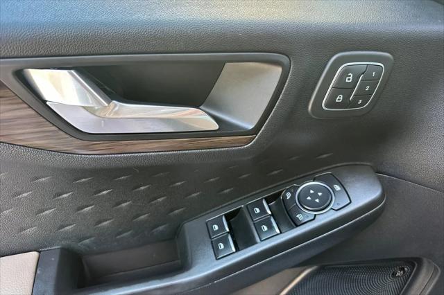2020 Ford Escape Titanium Hybrid
