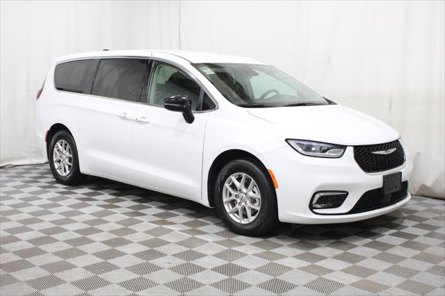2024 Chrysler Pacifica Touring L for sale in Wichita, KS