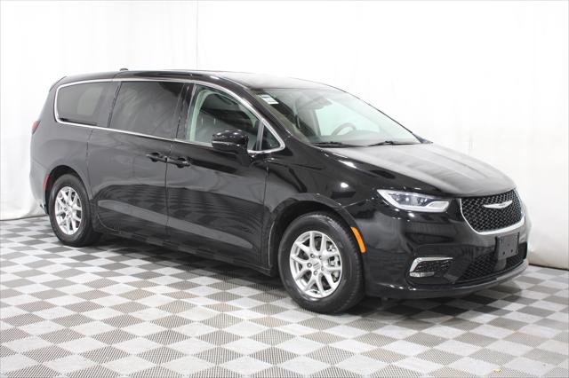 2024 Chrysler Pacifica Touring L for sale in Wichita, KS
