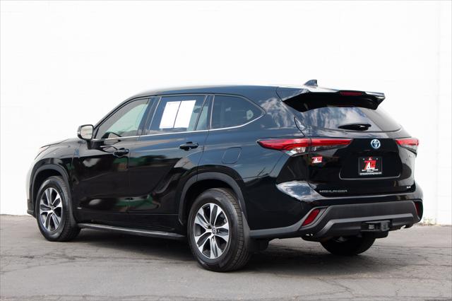2022 Toyota Highlander Hybrid XLE