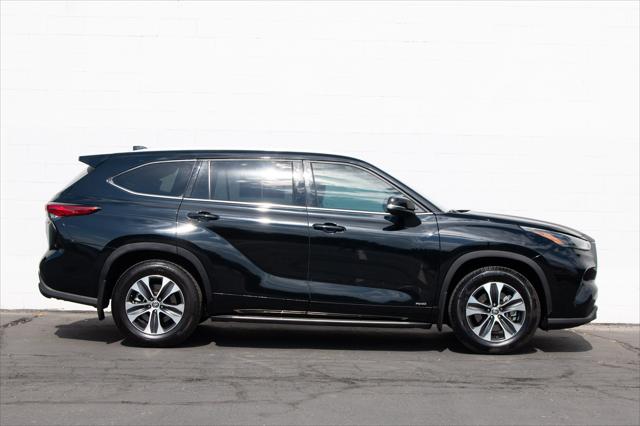 2022 Toyota Highlander Hybrid XLE