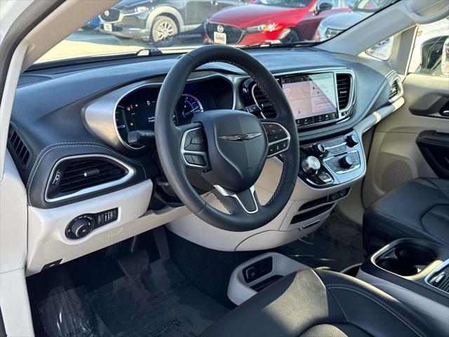 2024 Chrysler Pacifica Hybrid Select 2024 Chrysler Pacifica Hybrid Select