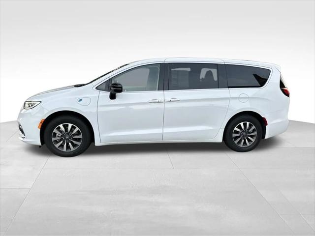2024 Chrysler Pacifica Hybrid Select 2024 Chrysler Pacifica Hybrid Select