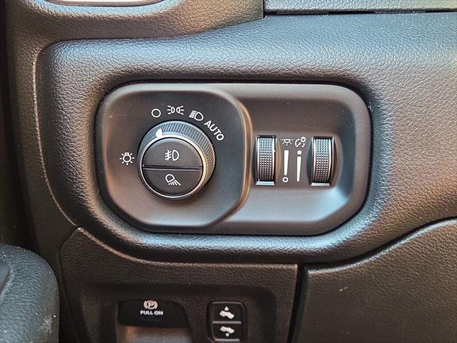 2019 Ram 1500 Big Horn/Lone Star Crew Cab 4x4 57 Box