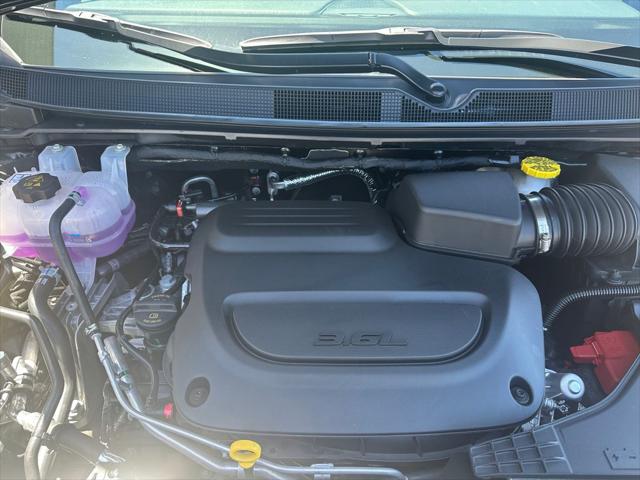 2027 Chrysler Pacifica Select