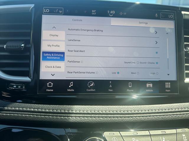 2027 Chrysler Pacifica Select