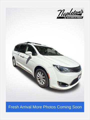 2017 Chrysler Pacifica Touring-L for sale in Urbana, IL