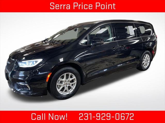 2023 Chrysler Pacifica Touring L for sale in TRAVERSE CITY, MI