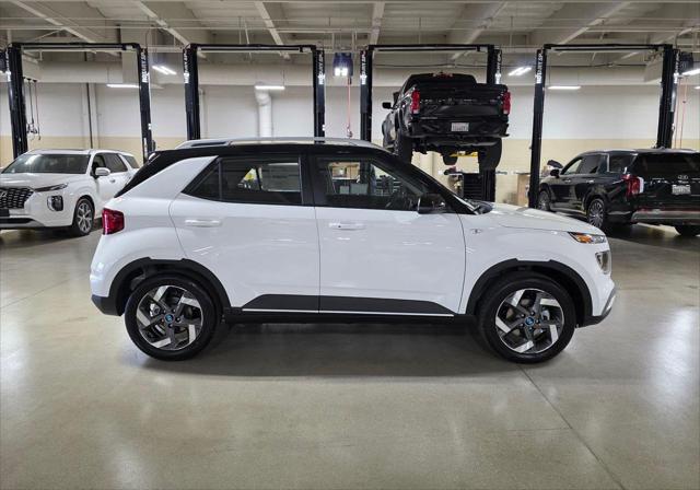 2026 Hyundai Venue SEL w/Two-Tone Roof