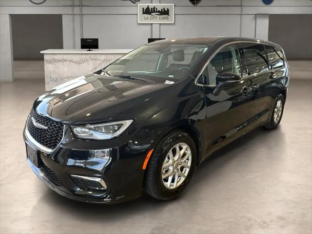 2023 Chrysler Pacifica Touring L for sale in Inglewood, CA