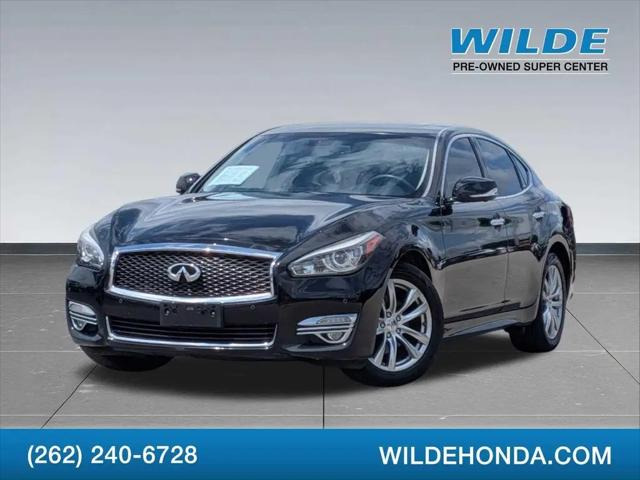 2018 INFINITI Q70 3.7 LUXE for sale in Waukesha, WI