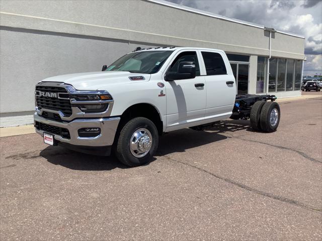 2026 RAM 5500 Chassis RAM 5500 TRADESMAN CHASSIS CREW CAB 4X4 84 CA