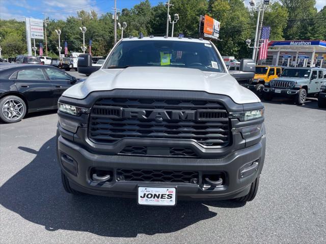 2026 RAM Ram 5500 Chassis Cab RAM 5500 TRADESMAN CHASSIS CREW CAB 4X4 60 CA 2026 RAM Ram 5500 Chassis Cab RAM 5500 TRADESMAN CHASSIS CREW CAB 4X4 60 CA