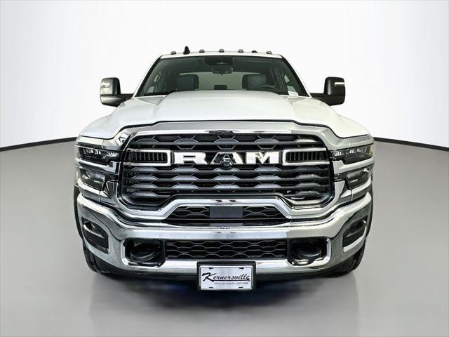 2026 RAM 5500 Chassis RAM 5500 TRADESMAN CHASSIS CREW CAB 4X4 60 CA