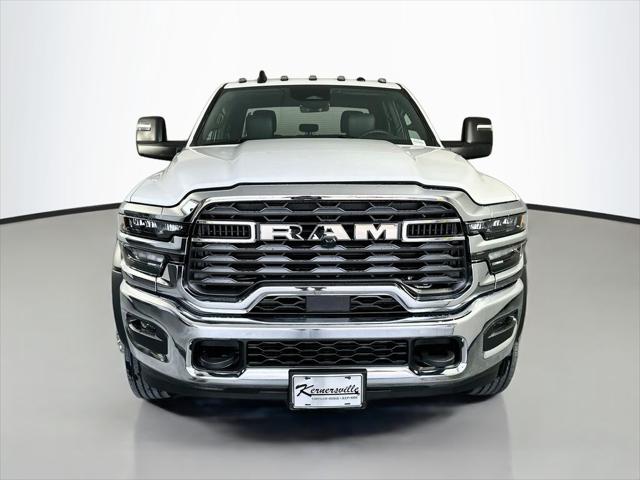 2026 RAM 5500 Chassis RAM 5500 TRADESMAN CHASSIS CREW CAB 4X4 84 CA