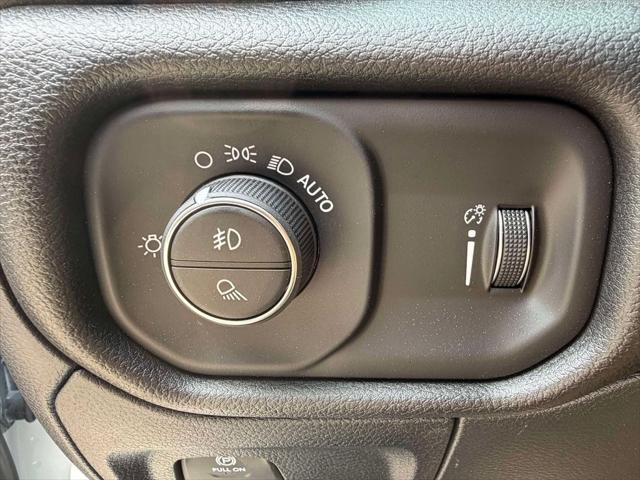 2026 Ram 1500 Express Crew Cab 4x4 57 Box
