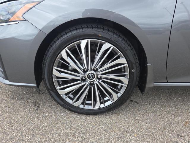Used 2024 Nissan Altima Platinum For Sale in Jackson, MI