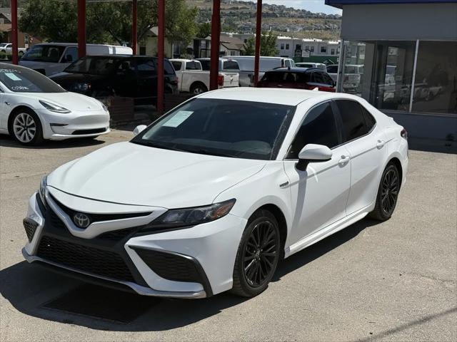 2021 Toyota Camry SE Hybrid