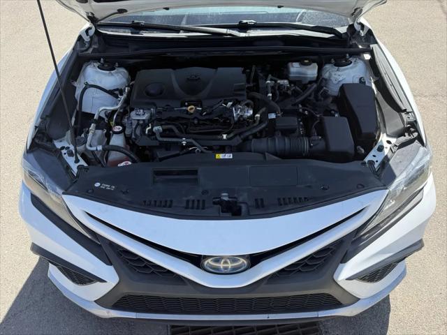 2021 Toyota Camry SE Hybrid