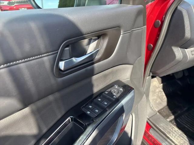 2023 Nissan Pathfinder SL 4WD