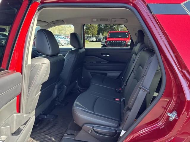 2023 Nissan Pathfinder SL 4WD