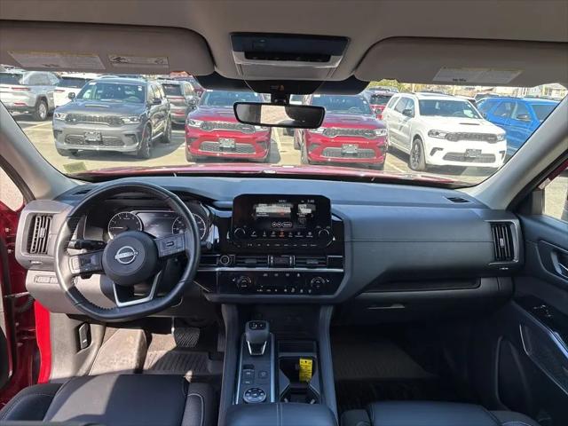 2023 Nissan Pathfinder SL 4WD