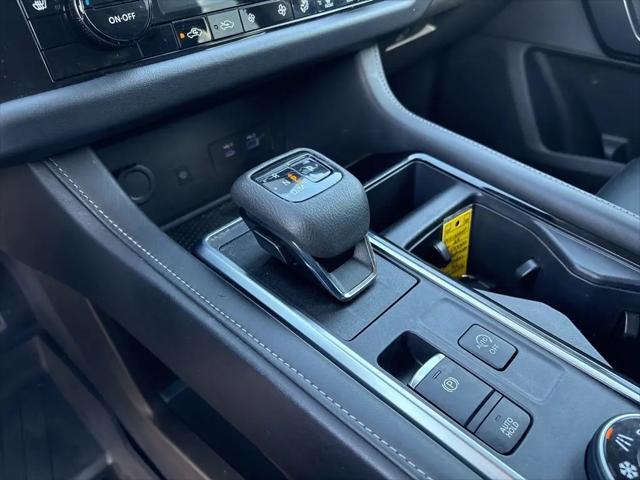 2023 Nissan Pathfinder SL 4WD