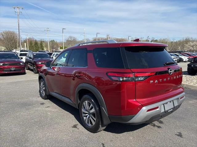 2023 Nissan Pathfinder SL 4WD