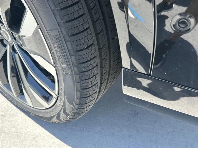 2026 Volvo XC90 Plus, B6 AWD Gas mild hybrid, Gasoline, Bright, 7 Seats